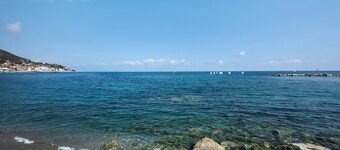 Bed and Breakfast 'Gocce Di Cristallo' with Sea View, Wi-Fi and Air Conditioning