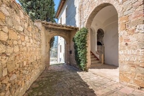 Property grounds - Apartment "Nonno Gino" with Wi-Fi & Shared Balcony (Montegabbro)