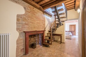 Interior - Apartment "Nonno Gino" with Wi-Fi & Shared Balcony (Montegabbro)