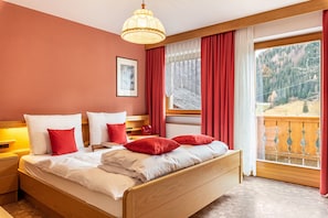 3 bedrooms, free WiFi, bed sheets