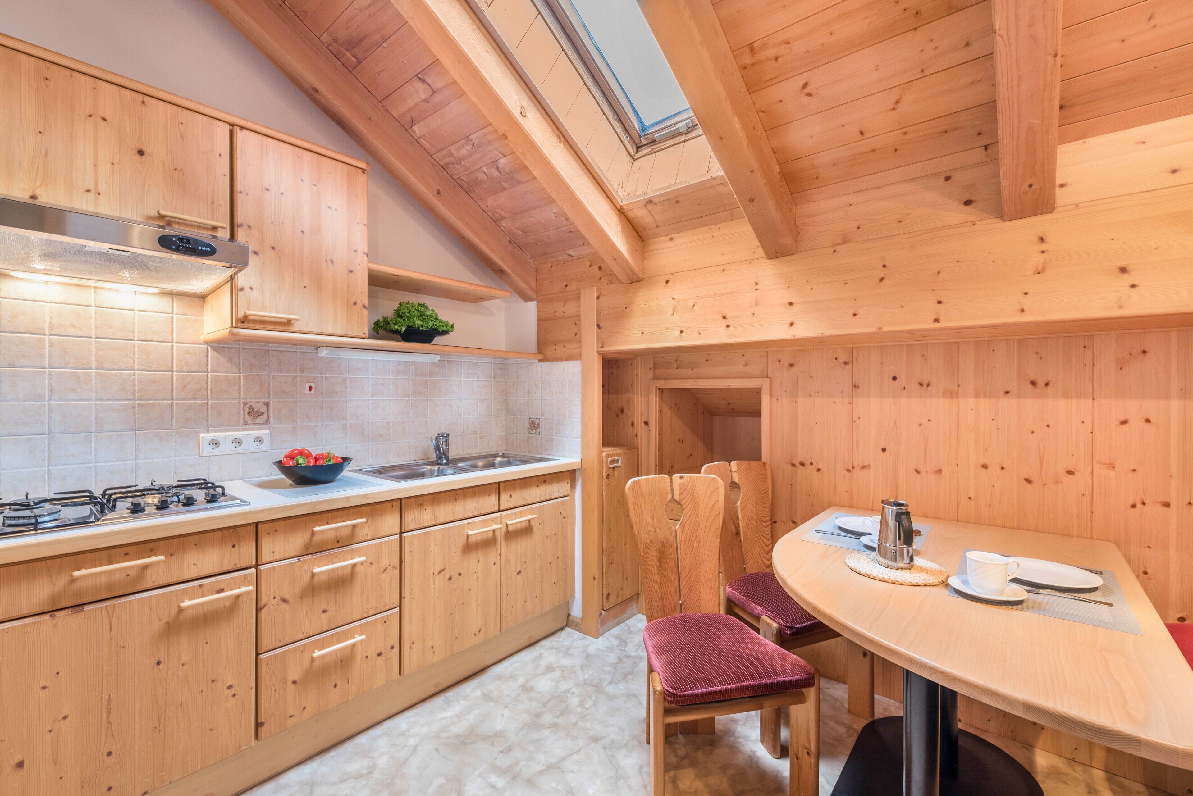ماكينة لصنع القهوة/الشاي، ثلاجة، ميكروويف، موقد طهي مسطح