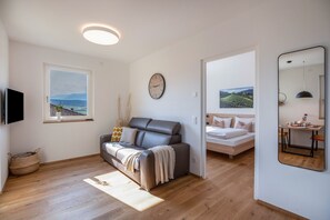 1 bedroom, iron/ironing board, free WiFi, bed sheets - Holiday Apartment 'Meine Bleibe - Terra' with Mountain View, Garden & Wi-Fi (Eppan an der Weinstraße)