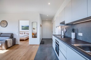 Fridge, oven, stovetop, dishwasher - Holiday Apartment 'Meine Bleibe - Terra' with Mountain View, Garden & Wi-Fi (Eppan an der Weinstraße)