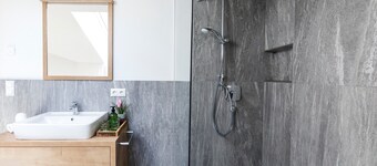 Apartment 'Zum Sonnentor - Larix' with Mountain View, Balcony & Wi-Fi