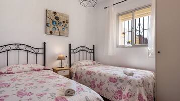 2 bedrooms, iron/ironing board, free WiFi, bed sheets