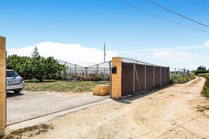 Property grounds - Vacation Home "Villa Zajara" with Pool, Garden, Terraces & Wi-Fi (Conil)