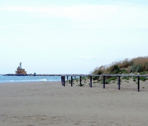 In StrandnĂ€he, LiegestĂŒhle