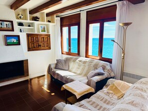 TV, lareira, DVD player