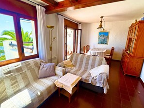 TV, lareira, DVD player