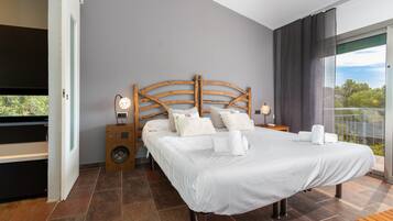 4 slaapkamers, een strijkplank/strijkijzer, gratis wifi, beddengoed