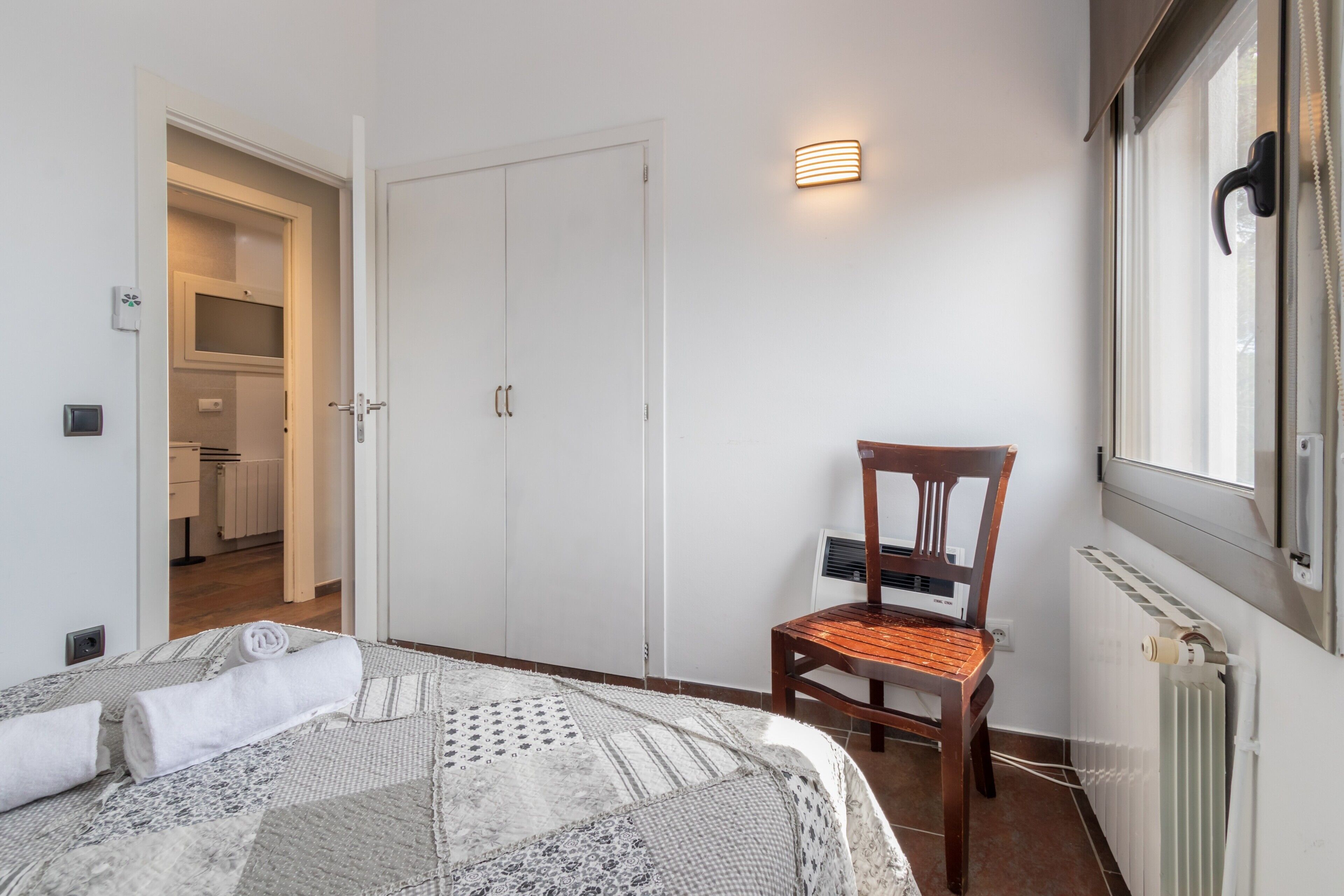 4 soverom, strykejern/-brett, wi-fi (inkludert) og sengetøy