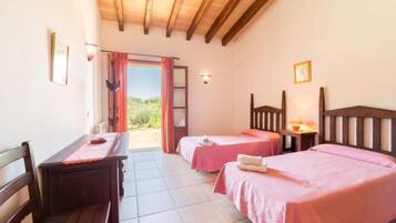 3 quartos, Wi-Fi de cortesia, roupa de cama