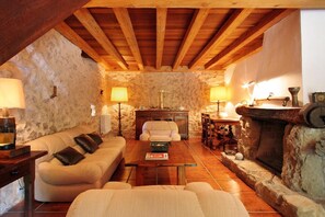 TV, fireplace, DVD player