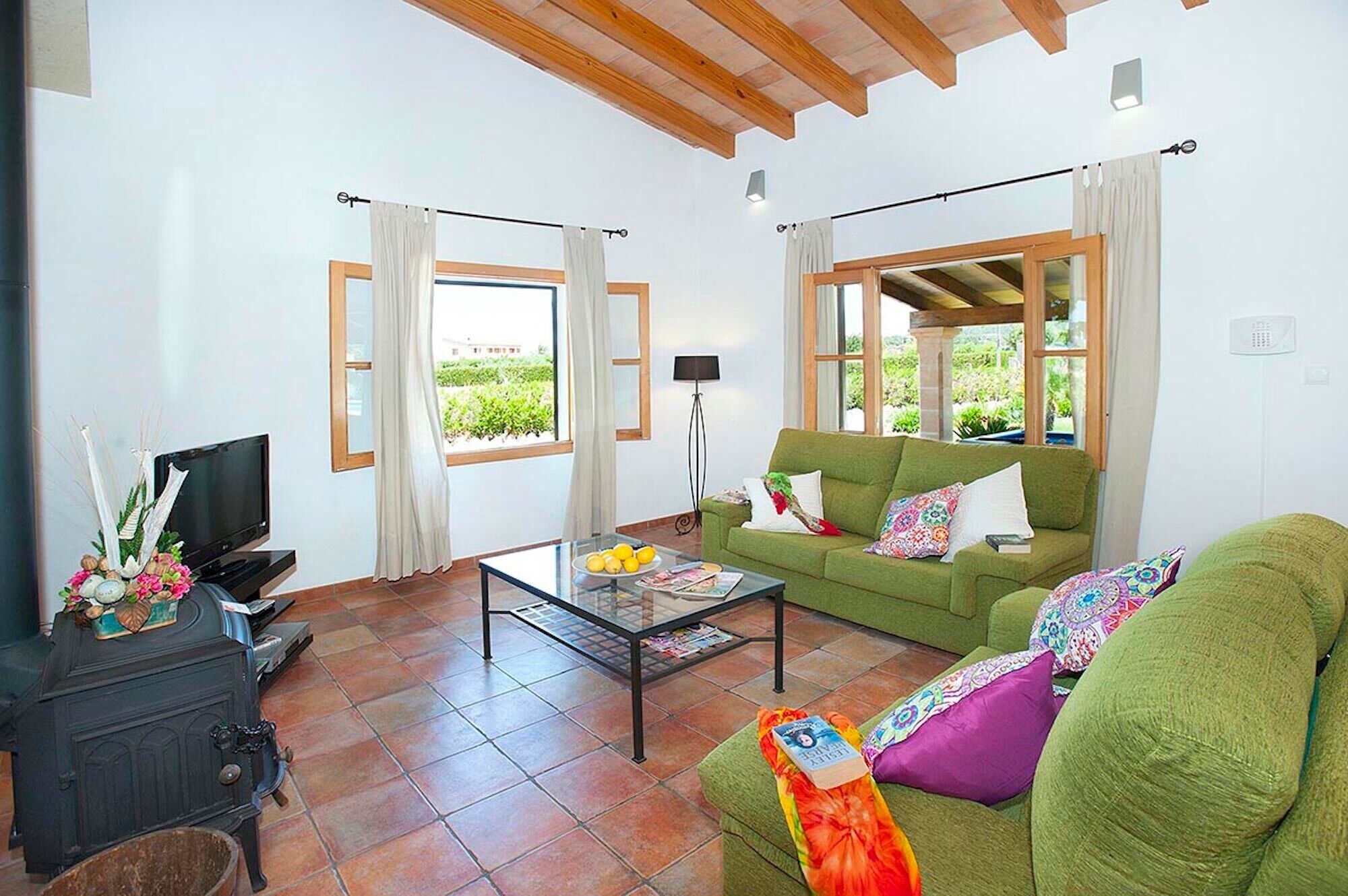 Fernseher, DVD-Player, Tischtennisplatte