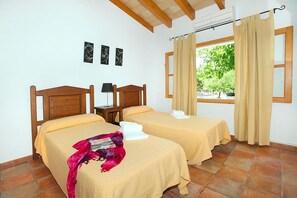 3 bedrooms, iron/ironing board, free WiFi, bed sheets - Finca Villa Burgues with Mountain View, Pool, Garden, Terrace & Wi-Fi (Alcudia)