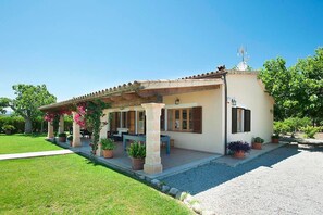 Exterior - Finca Villa Burgues with Mountain View, Pool, Garden, Terrace & Wi-Fi (Alcudia)