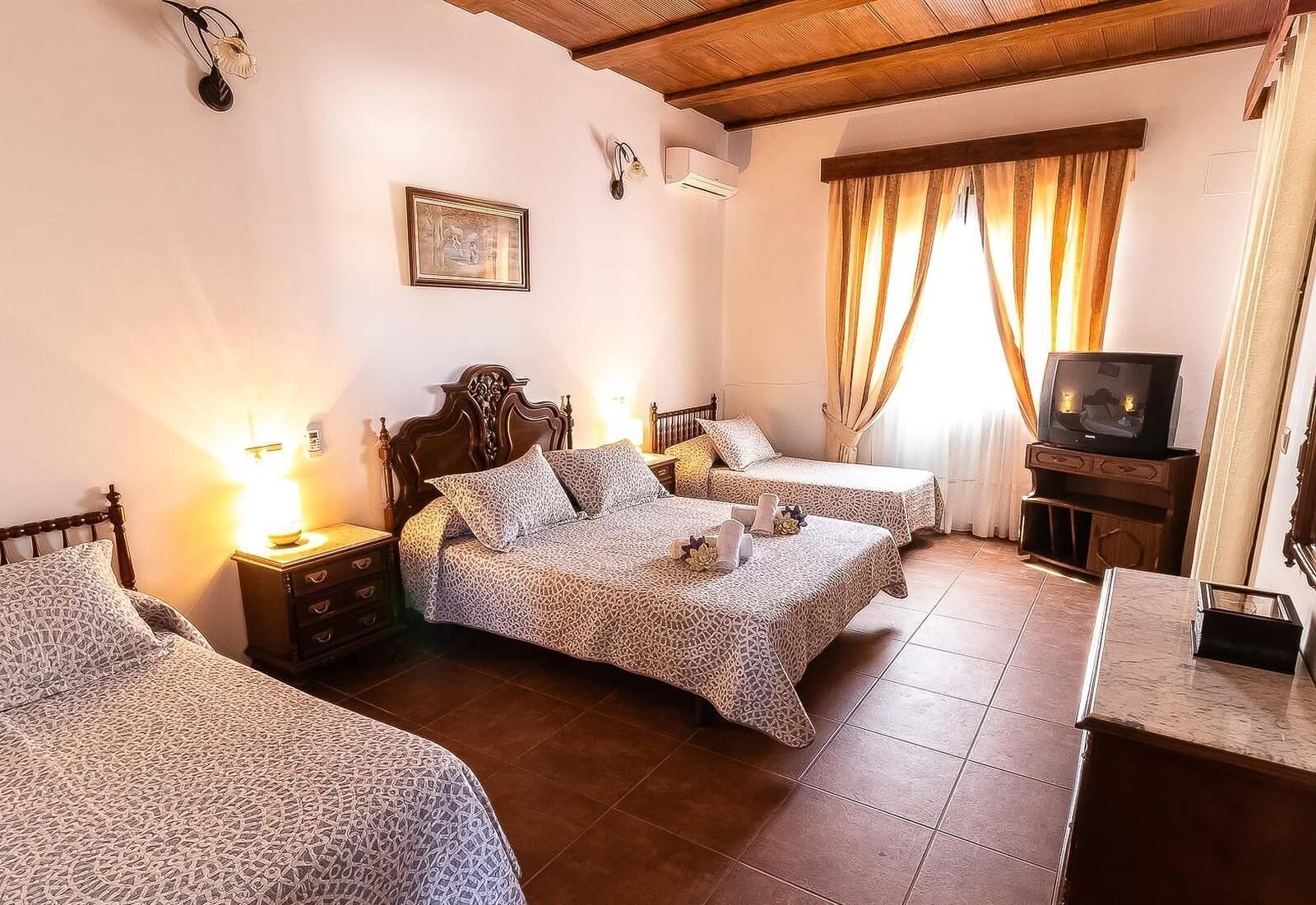 1 dormitorio, tabla de planchar con plancha, wifi gratis y ropa de cama