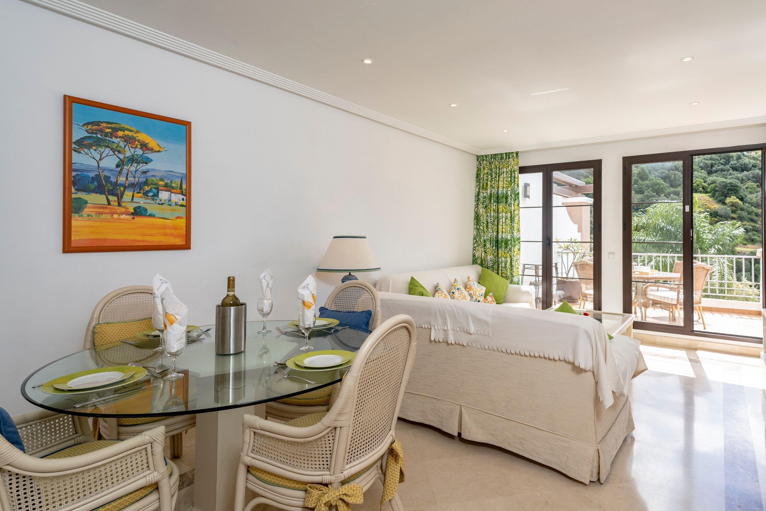 TV, DVD-spiller og stereoanlegg