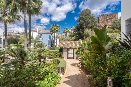 Apartment 'Beautiful Penthouse with Solarium', Mountain View, Pool, Garden & Wi-Fi