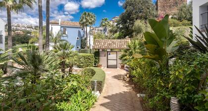 Apartment 'Beautiful Penthouse with Solarium', Mountain View, Pool, Garden & Wi-Fi