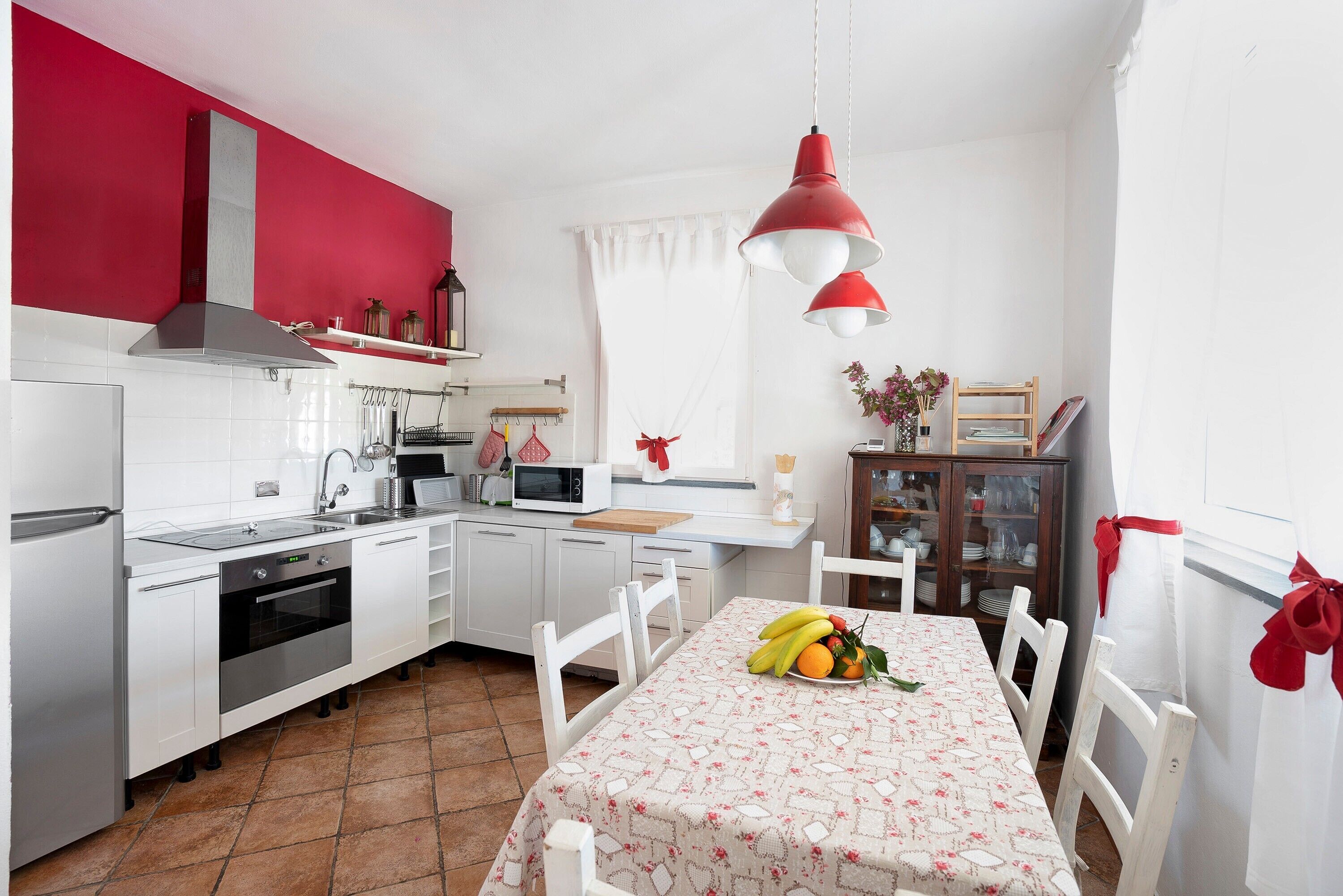 Frigorifero, forno, piano cottura, lavastoviglie