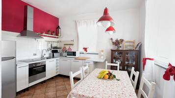 Kühlschrank, Ofen, Herdplatte, Geschirrspüler