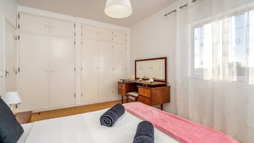 3 quartos, ferros/tábuas de passar roupa, Wi-Fi de cortesia