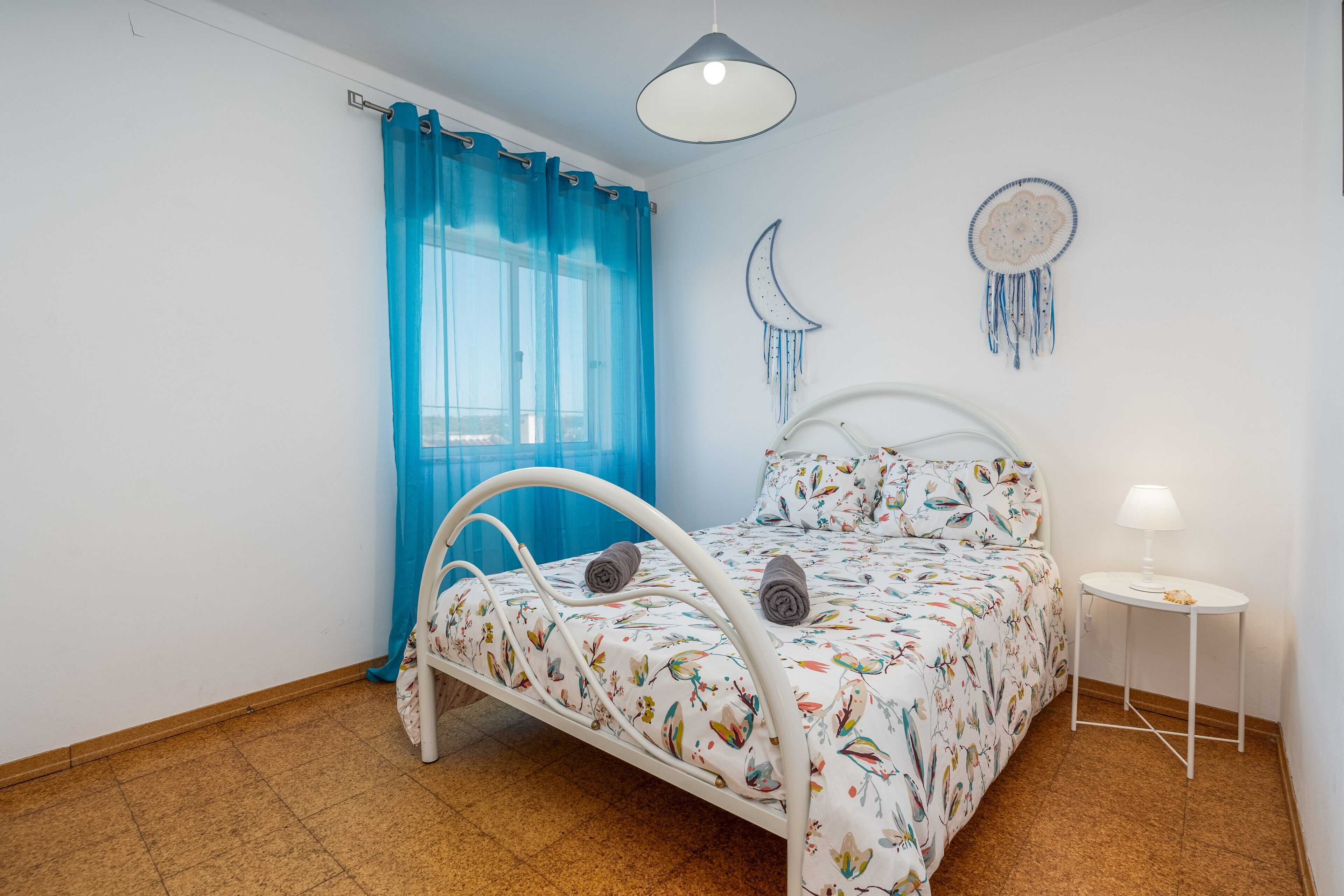 3 slaapkamers, een strijkplank/strijkijzer, gratis wifi, beddengoed