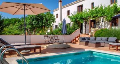 Haustierfreundliche 'Finca La Casa 1950' mit Bergblick, Pool und WLAN