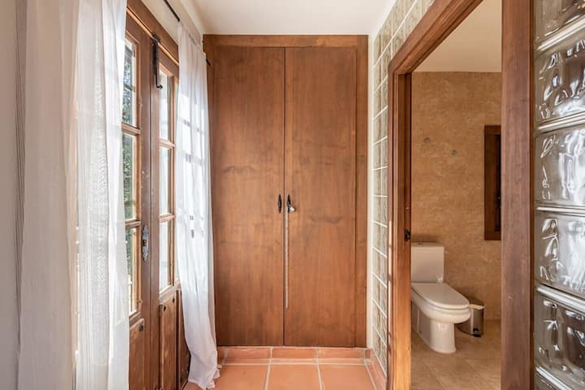 Bathtub, hair dryer, towels