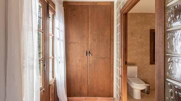 Bathtub, hair dryer, towels