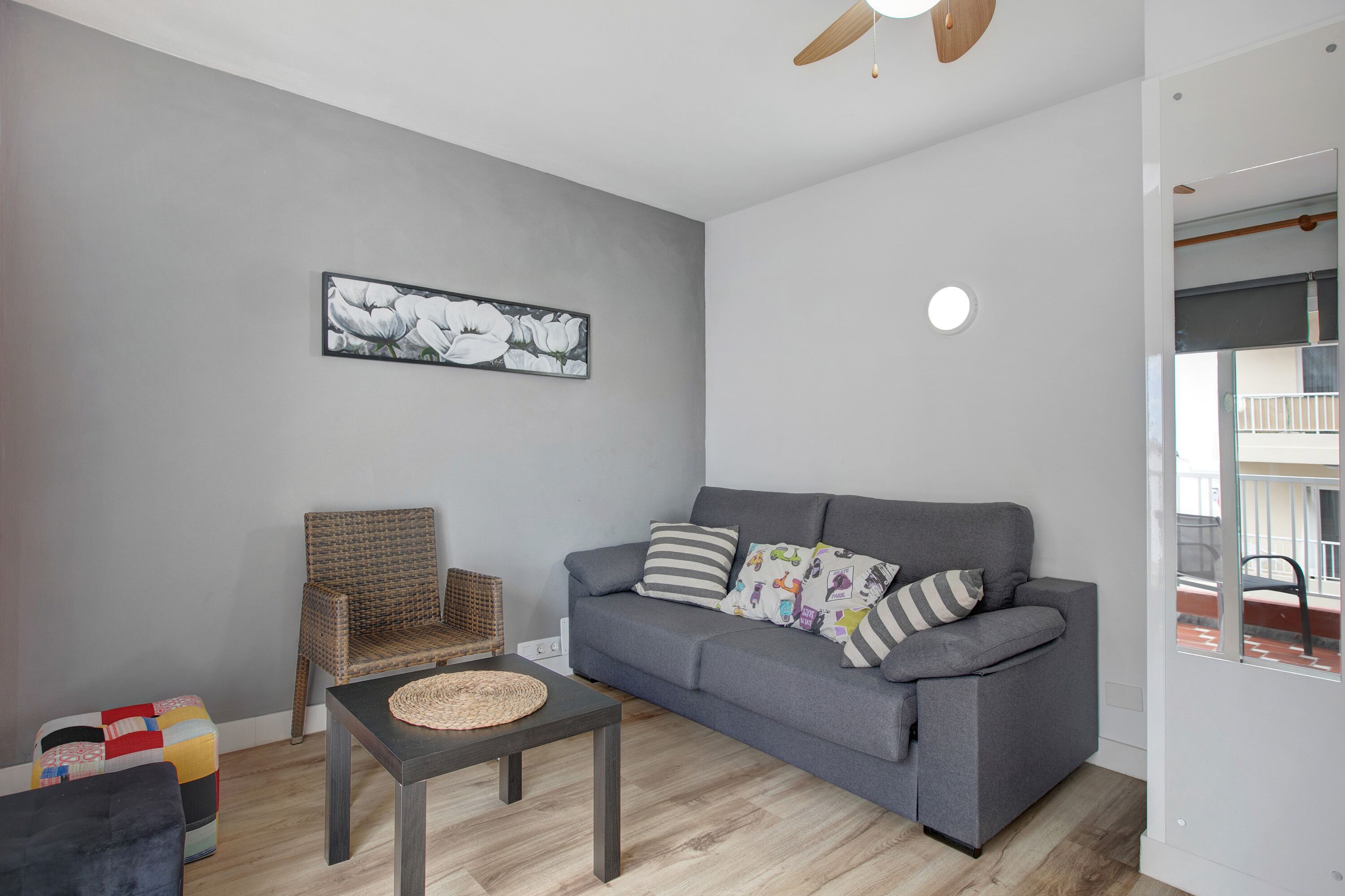 Apartamento 'Playa Las Vistas' close to the Beach with Balcony & Wi-Fi