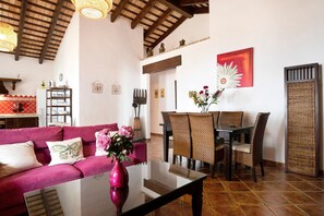 Dining - Villa Elsa with Pool, Garden, Terrace & Wi-Fi (Conil de la Frontera)