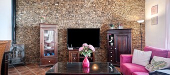 Villa Elsa with Pool, Garden, Terrace & Wi-Fi