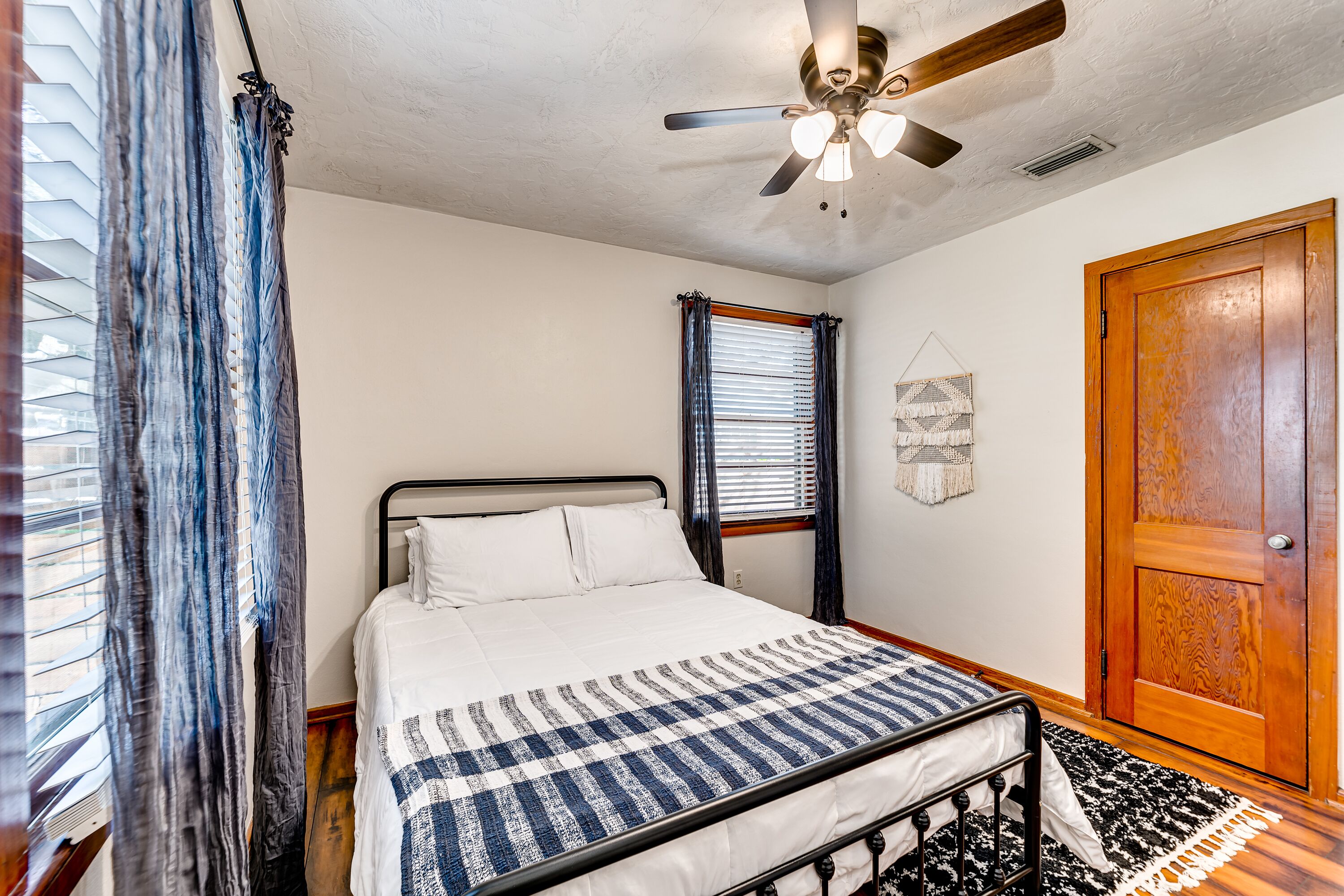 Downtown and minutes to beaches! EV Charger Installed