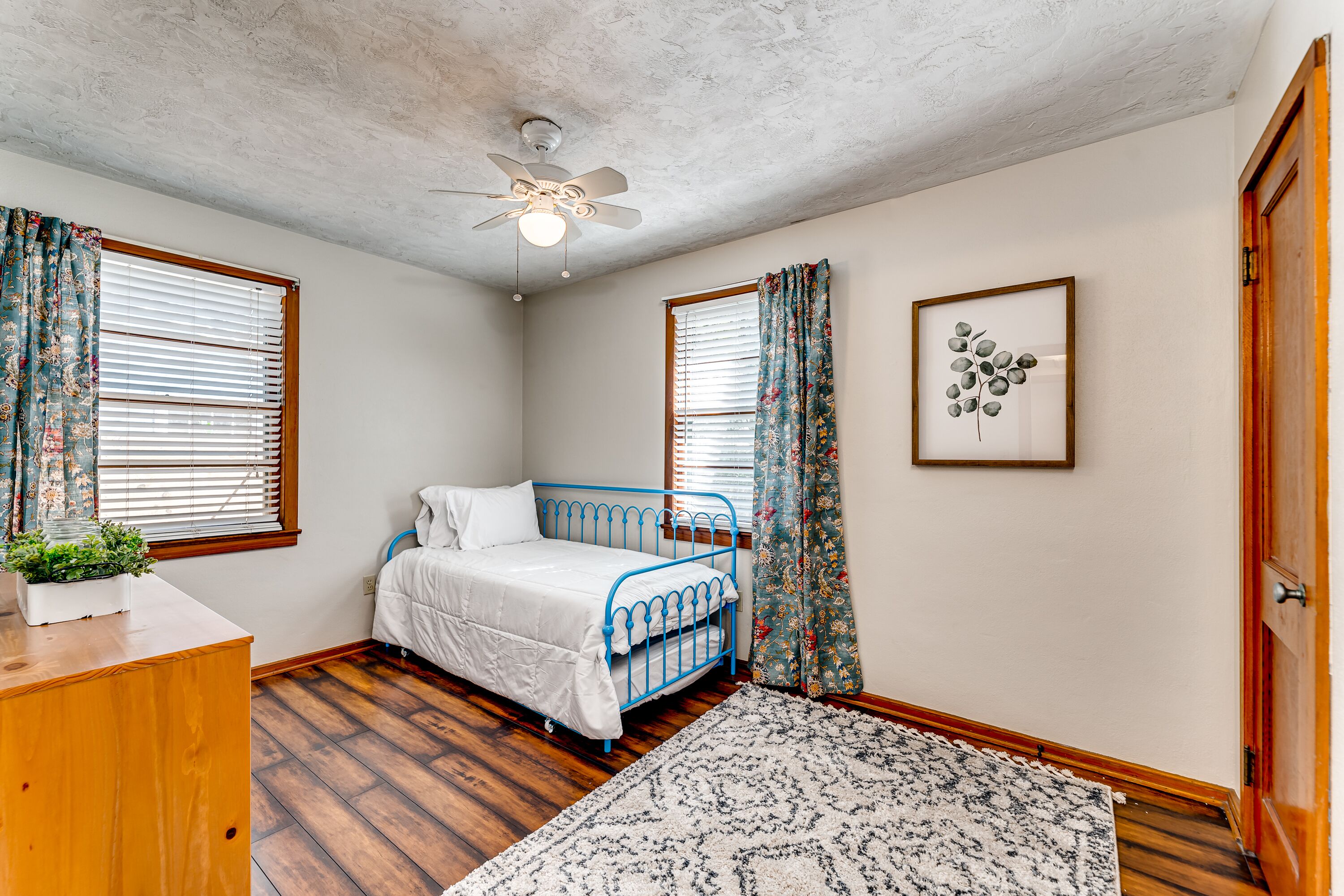 Downtown and minutes to beaches! EV Charger Installed