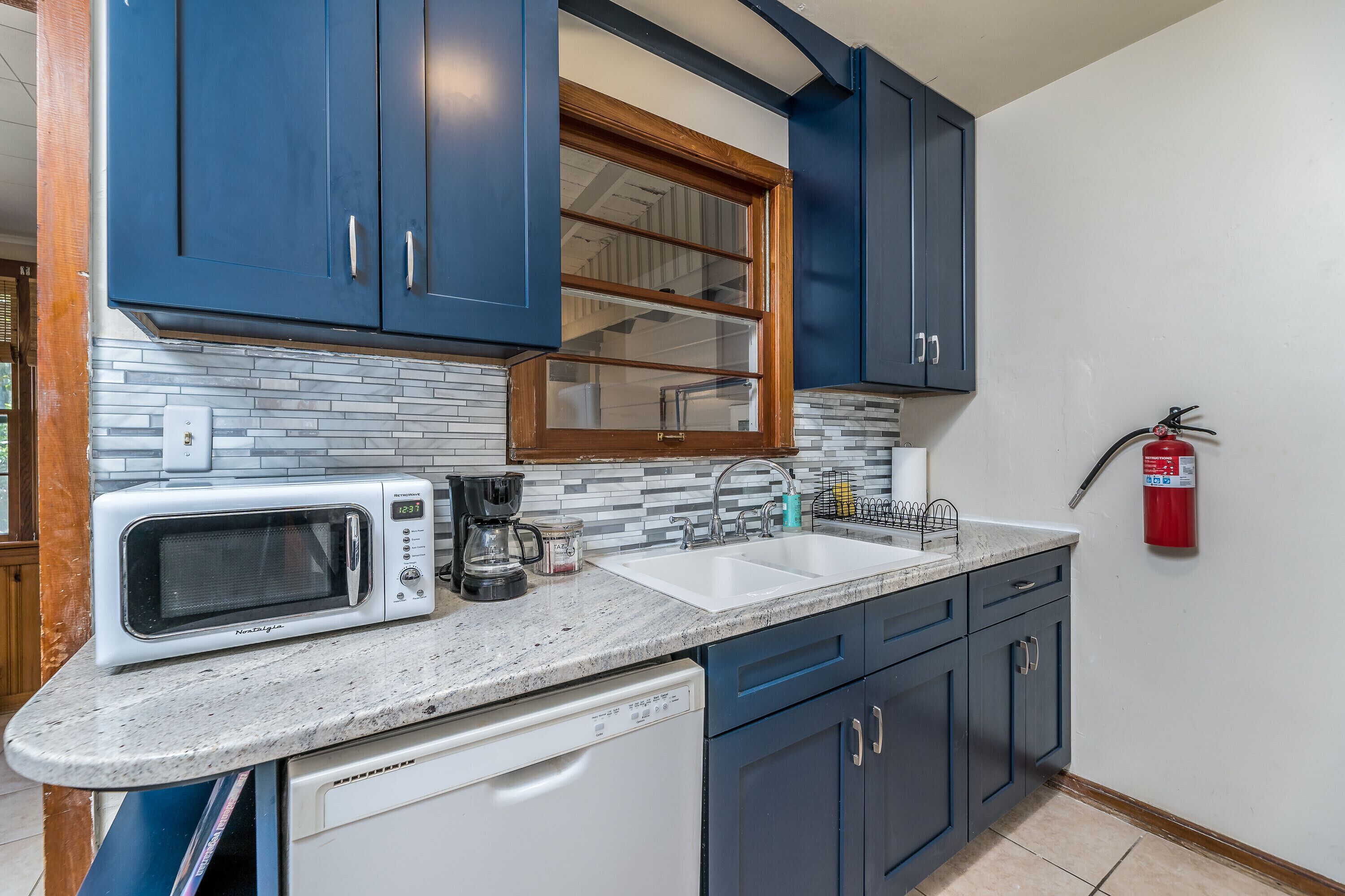 Downtown and minutes to beaches! EV Charger Installed