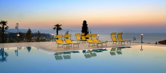 Two-room apartment in Residence overlooking the Gulf of Genoa