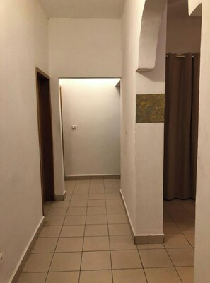 Interior - Furnished apartment with parking (Douala)