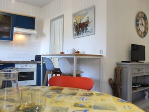 Dining - 2-room house for 4 in La Cotinière, parking, close to ocean (Saint-Pierre-d'Oléron)