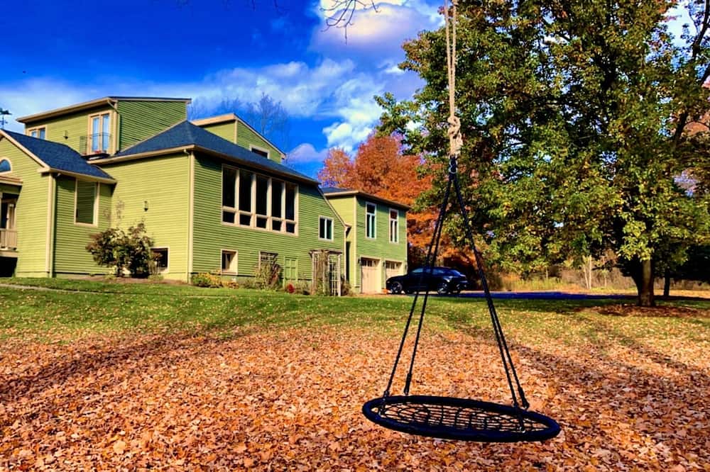 Luxury School House Retreat - 1HR from NYC