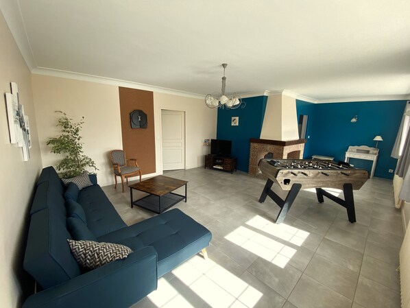 TV, foosball - Gîte 12 persons (digny)