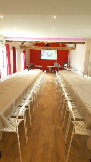 Meeting facility - Gîte 12 persons (digny)