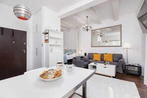 Interior - Sołtyka 17 Krakow | Functional studio for 3 people | Remote Work | Balcony (Kraków)