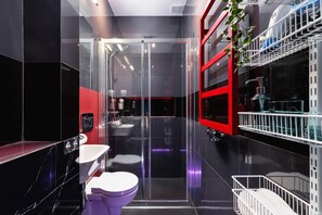 Shower, shampoo