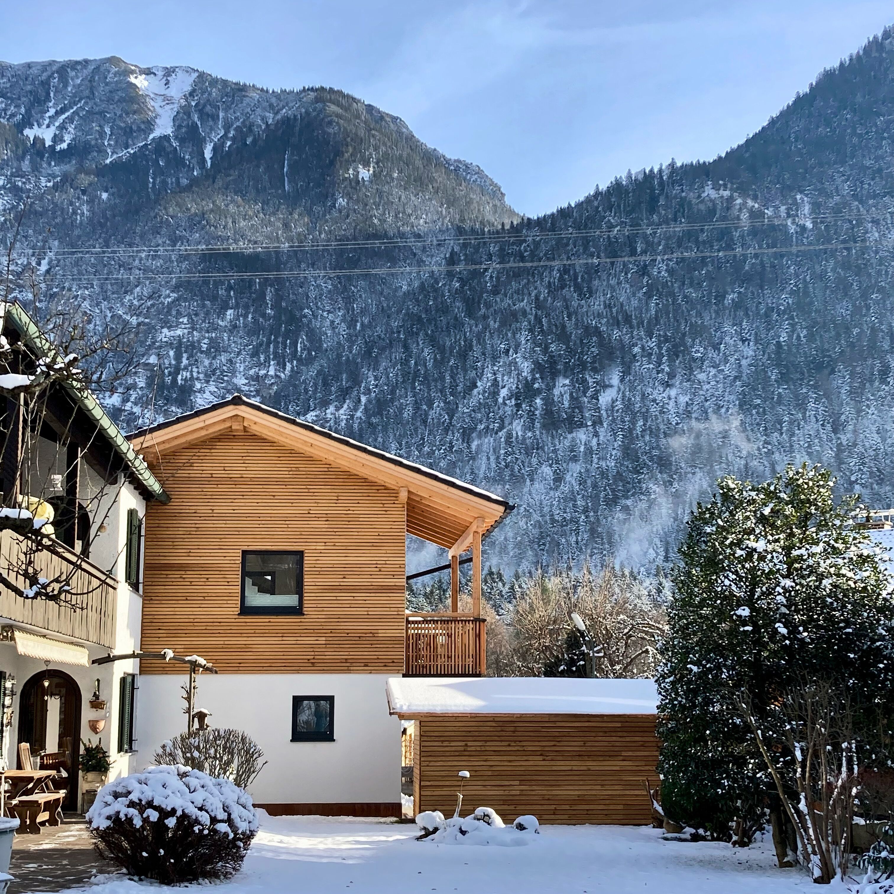 Chalet Panorama: Zugspitze view; NEW; Natural wooden house, hiking trails, ski lift, cross-country ski runs