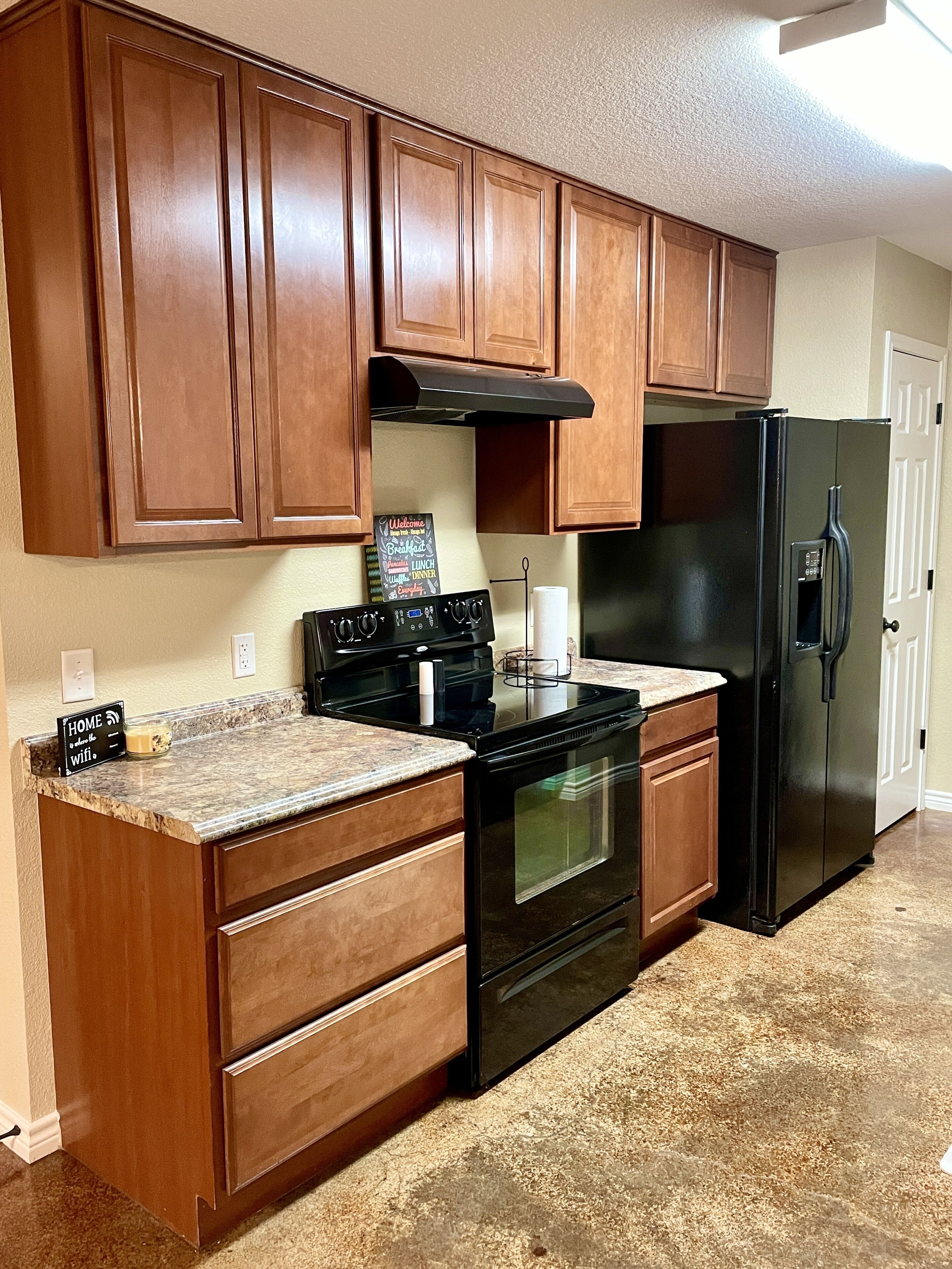 Your Mid-Dessa Home right off the Loop 250