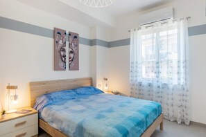 1 dormitorio, tabla de planchar con plancha, cuna de viaje y wifi