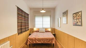 2 slaapkamers, een strijkplank/strijkijzer, gratis wifi, beddengoed