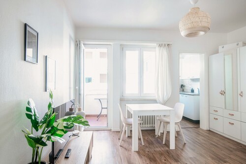 Appartement d'une pièce à quelques pas de la Piazza Grande et du bord du lac